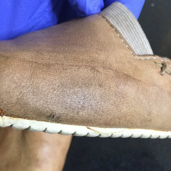 Leather Frye flat shoes in used condition size 7.5 tan in color soft leather - Picture 7 of 10